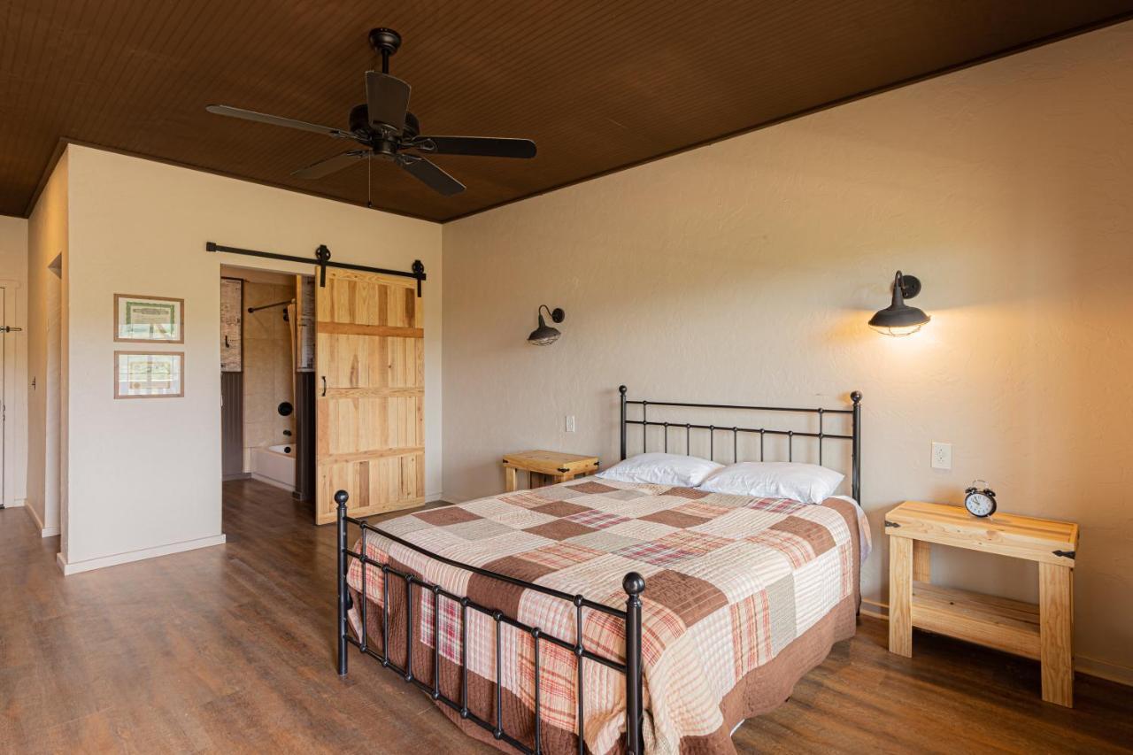 Miners Cabin #2 - King Bed - Accessible Room - Private Balcony Tombstone Exterior photo